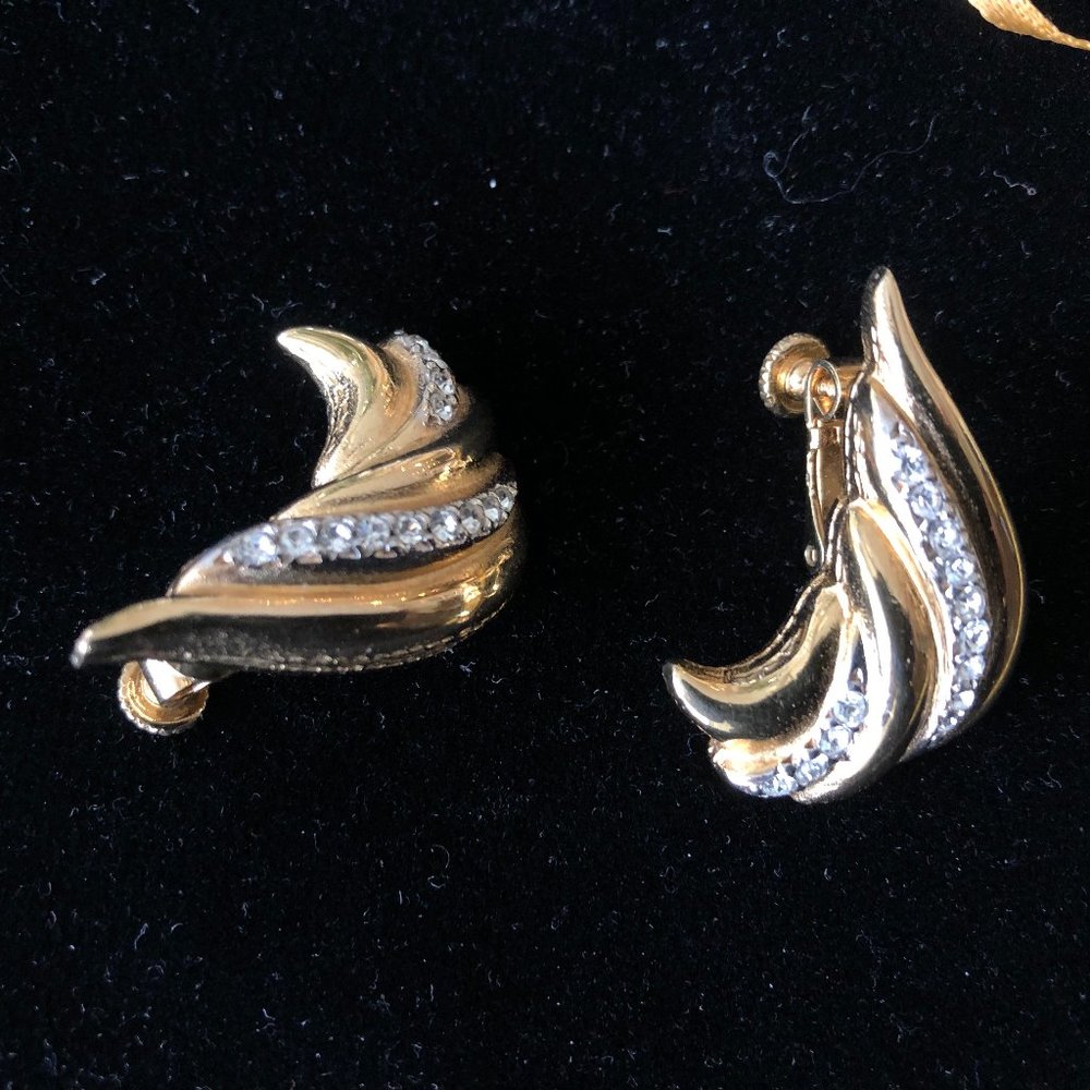 Vintage Puccini goldtone clip-on screwback earring